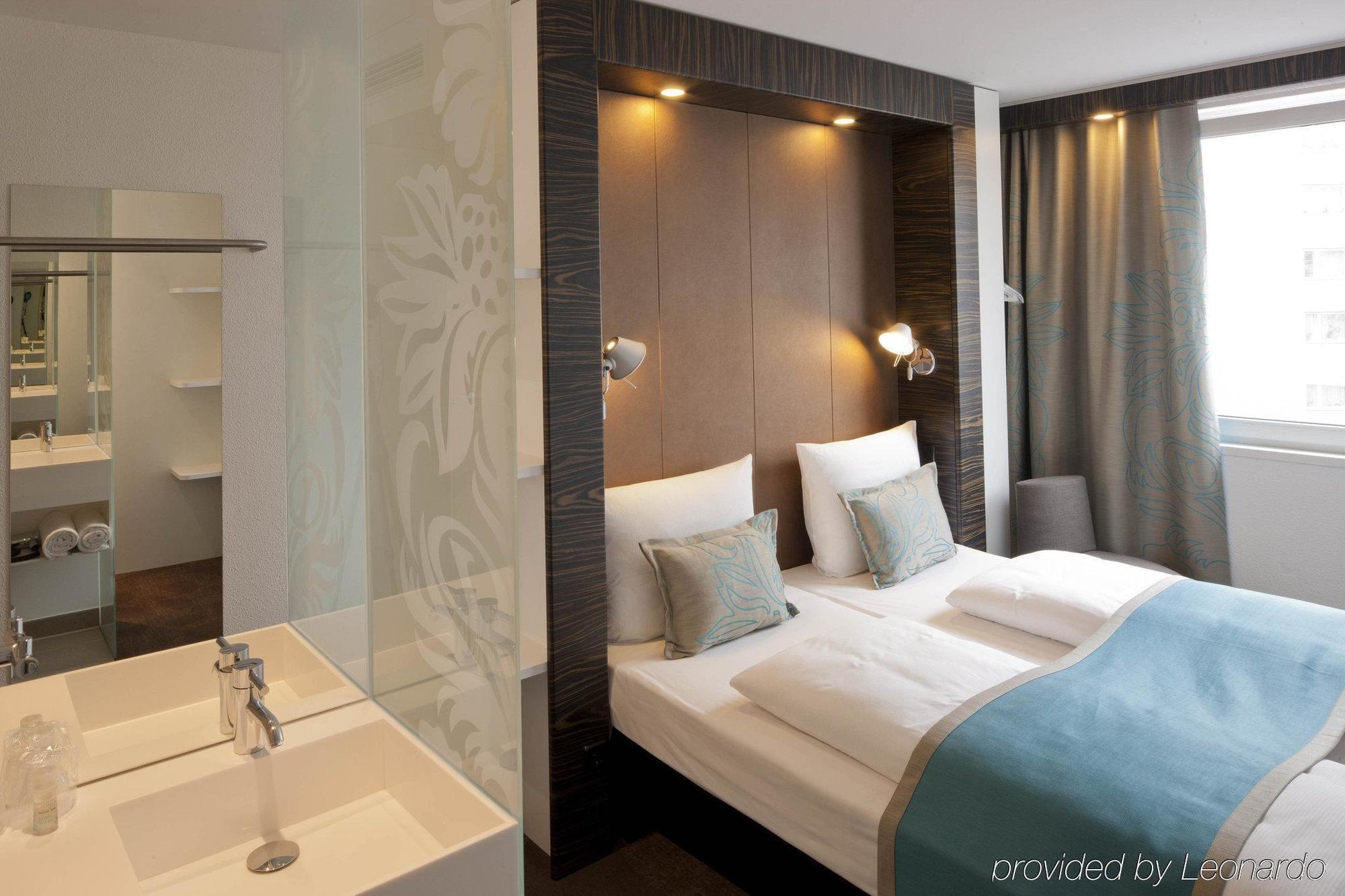 Motel One Nuernberg-Plaerrer Bagian luar foto