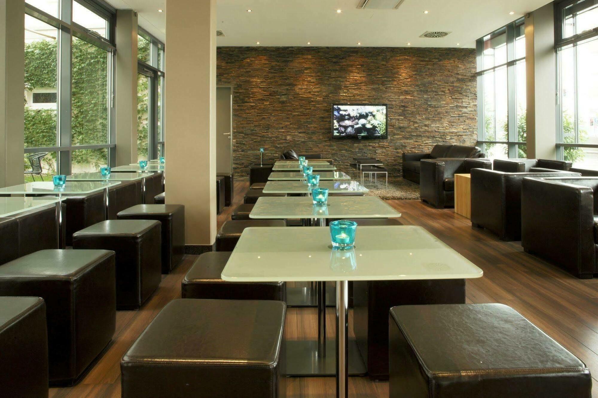 Motel One Nuernberg-Plaerrer Bagian luar foto